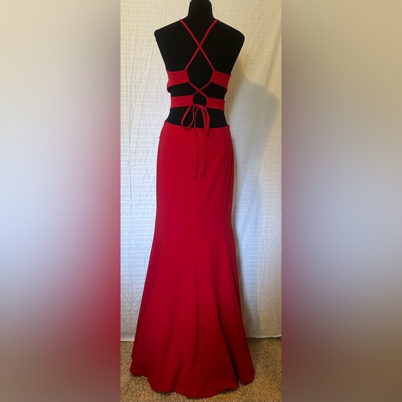 Morgan & Co.Women’s Red Evening Dress Size 11 - Picture 3 of 8